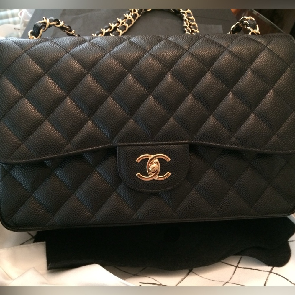 Chanel Black Quilted Shoulder Bag with Gold Chain